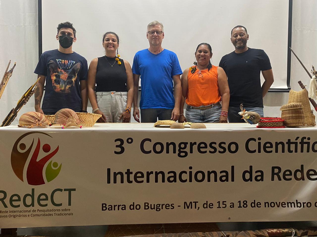 Momento da abertura do III CCI da RedeCT. Da esquerda para a direita: Gabriel Francisco Duarte Simões, Profa. Me. Amanda Pereira da Silva Azinari, Prof. Dr. Alceu Zoia, Profa. Dra. Waldineia Antunes de Alcântara Ferreira e Prof. Me. Isaías Munis Batista (todos da UNEMAT). Image